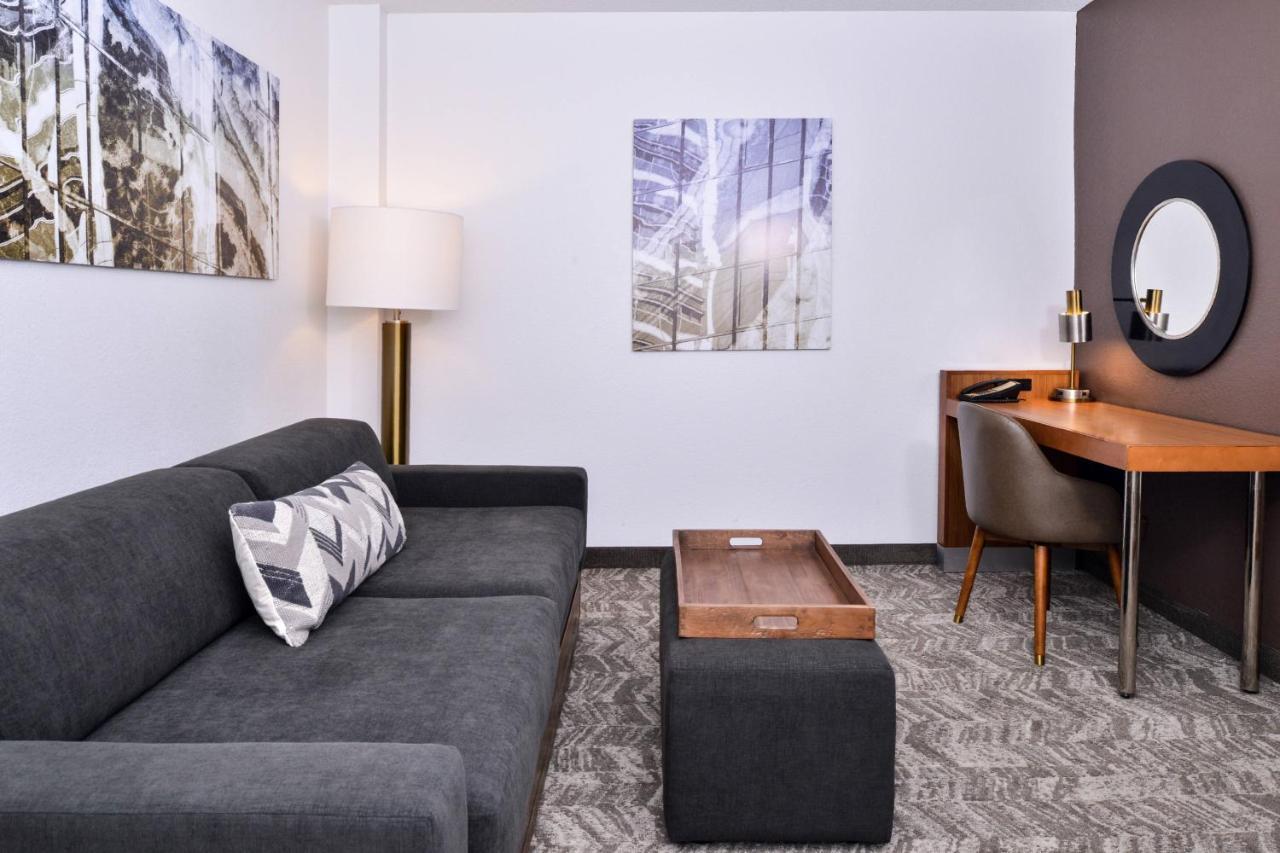 Springhill Fair Oaks Hotel 3*